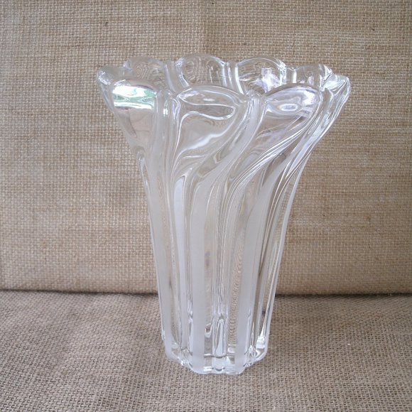 Mikasa Peppermint Frost Clear Glass Vase - Picture 5 of 16